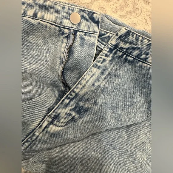 New with tags - ANEWSTA Floral Embroidered Light Blue Jeans - Picture 6 of 8